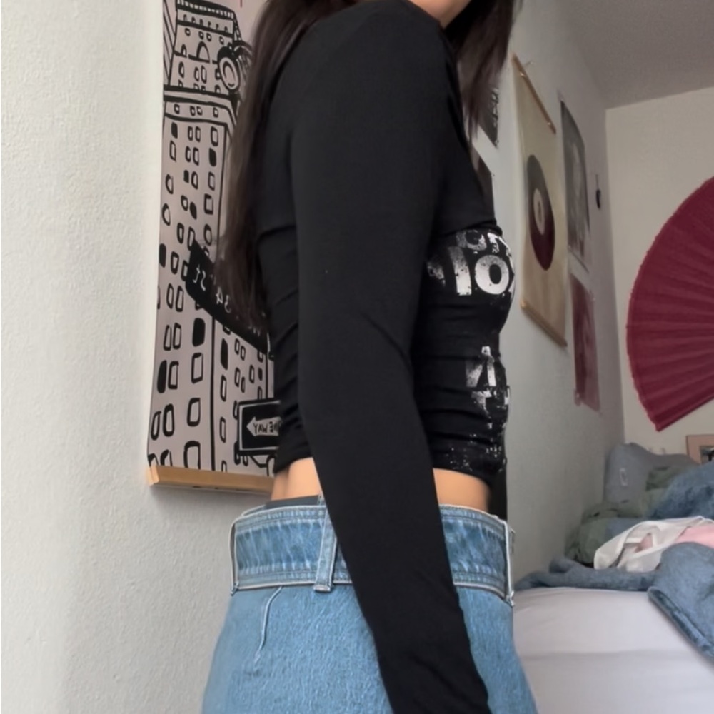 Off the Shoulder Graphic Long Sleeve - Picture 3 of 8